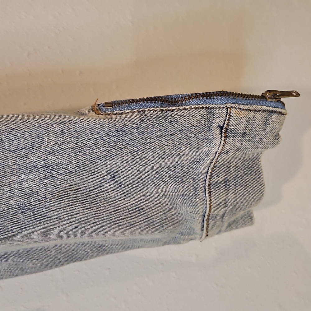 BBJ Los Angeles Sz. S NWT Blue Stonewash Cropped Denim Jacket - Picture 7 of 8